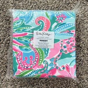 Lilly Pulitzer Vibrant Floral Towel